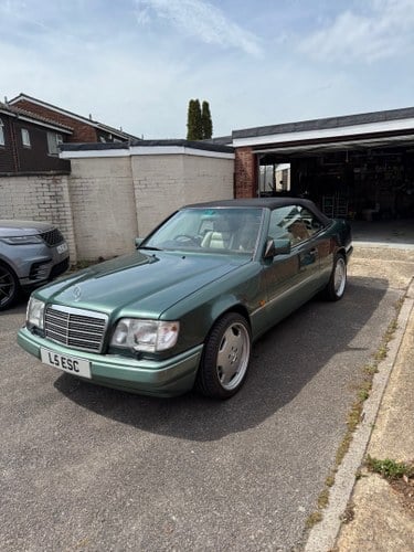 1993 Mercedes E Class E320 W124