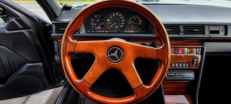 1993 Mercedes 200 - 2 1993 Mercedes 200 - 2