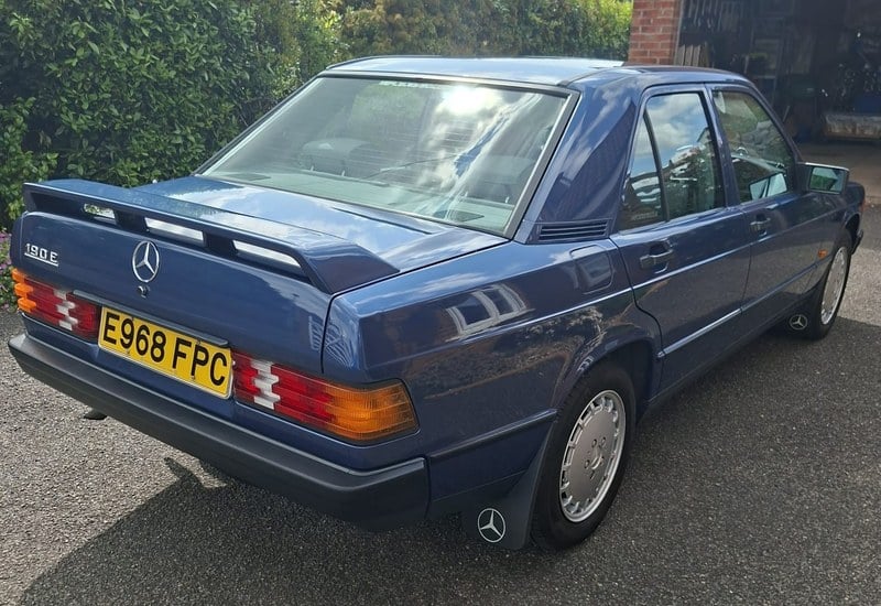 1987 Mercedes 190 E - 2 1987 Mercedes 190 E - 2