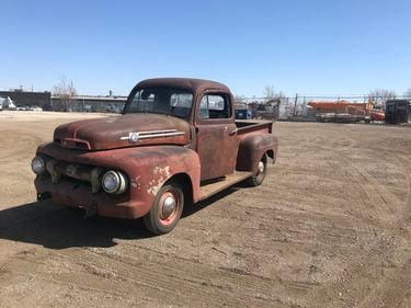 Picture of Mercury ford shortbox pickup truck to restore
