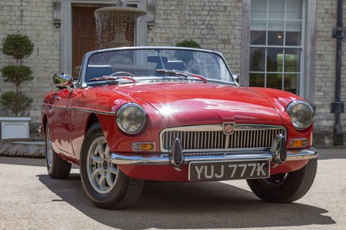 1971 MG B Roadster | Flame Red, Overdrive In vendita