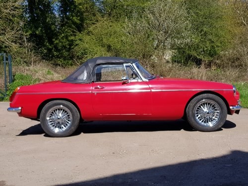 MG B Roadster, 1975, Red SOLD