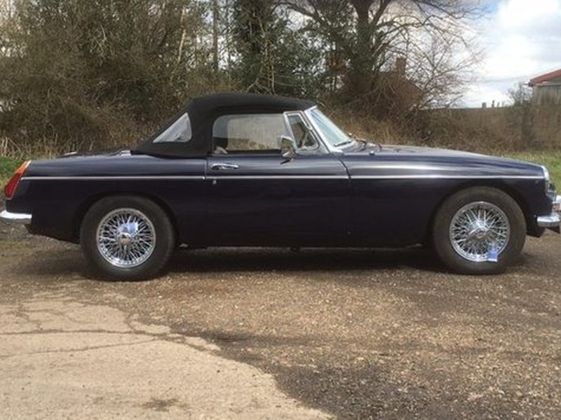 MG B Roadster, 1971, Midnight Blue