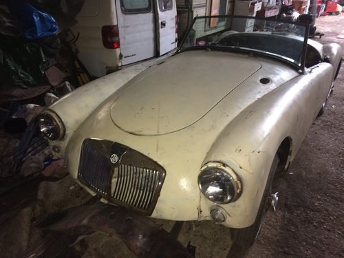 1959 MGA ROADSTER COMPLETE CAR FOR RESTORATION + GOOD CHASSIS In vendita