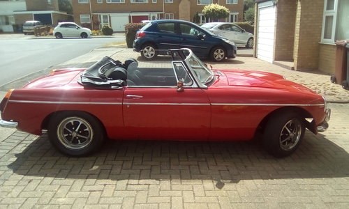 Mgb roadster 1972 in tartan red For Sale
