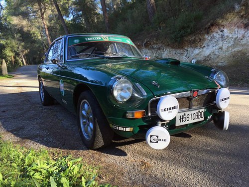 1976 MGB GT restored and ready to race In vendita