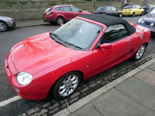 2000 Lovely MG convertible. Many parts replaced. In vendita