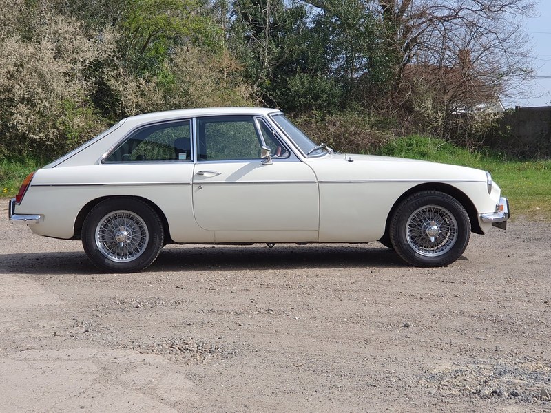 MG B GT, 1970, Old English White