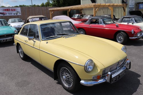 1972 MGB GT in Primrose , wires and overdrive For Sale