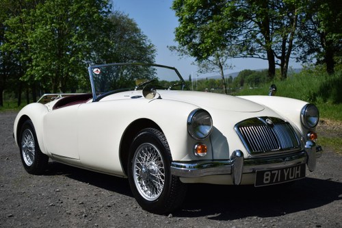 LHD 1961 MGA 1600 FINISHED IN OLD ENGLISH WHITE Te koop