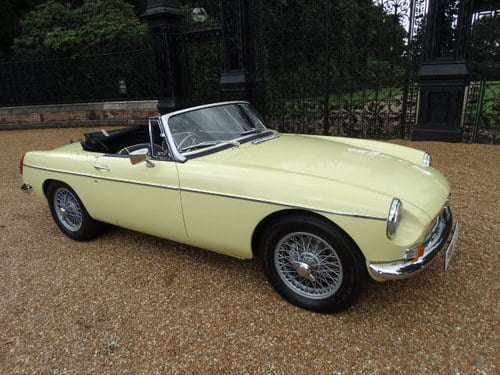 1974 MGB ROADSTER WITH OVERDRIVE STUNNING RESTORATION In vendita
