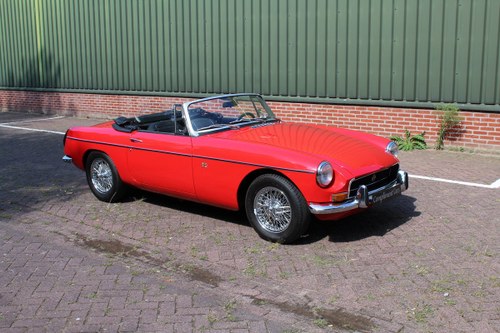 MG B Cabriolet € 14.900 For Sale