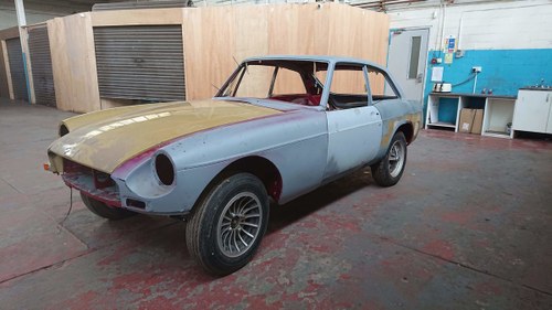 Mg b gt very very good restored rolling shell 1974 For Sale