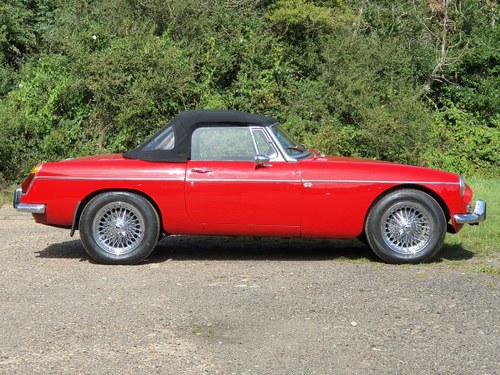 MG B Roadster, 1971, Flame Red For Sale