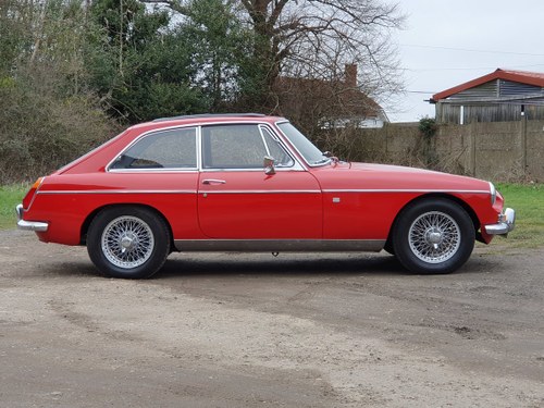 MG B GT, 1970, Flame Red In vendita