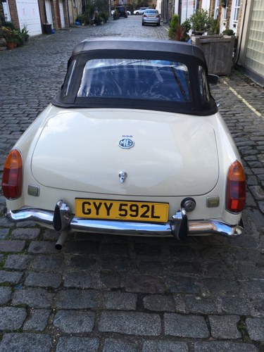 1972 MGB Roadster in Old English White VENDUTO