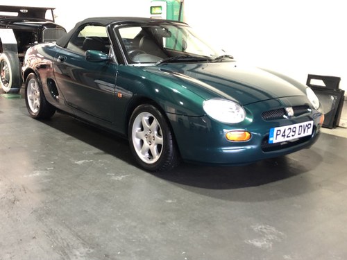 1996 MGF  2 owners from new.   Amazing original condition. In vendita