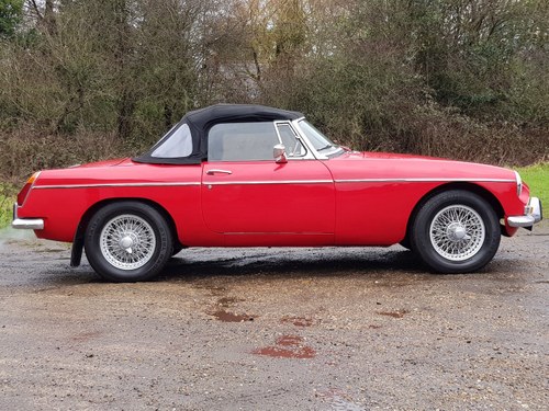 MG B Roadster, 1971, Red, Chrome wires For Sale