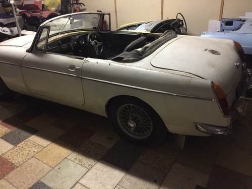 Lot 19 - A 1965 MG B roadster project - 09/2/2020 For Sale by Auction