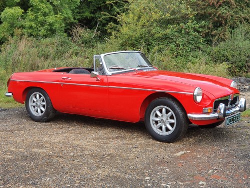 MG B Roadster, 1972, Red, Heritage Shell standard For Sale