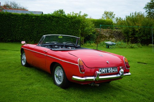 1963 MGB ROADSTER - EARLY MODEL, VERY PRETTY, BARGAIN PRICE! SOLD