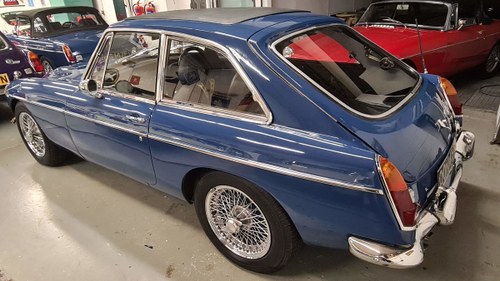 1969 MGC GT, Fully rebuilt, mineral blue,Full sunroof. In vendita
