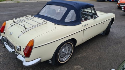 1973 MGB HERITAGE SHELL, Old English White, Special Build VENDUTO
