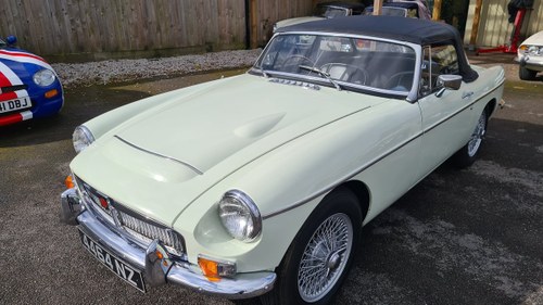 1968 MGC Roadster , Snowberry white, wires and overdrive. For Sale
