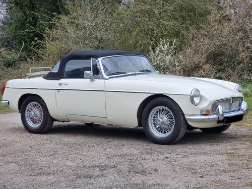 MG B Roadster, 1976, Old English White For Sale