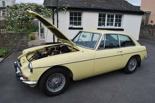 1967 Mk1 mgb gt primerose yellow needs to be seen!!! SOLD
