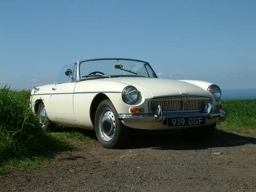 MGB Roadster 1963 pull handle in old english white SOLD