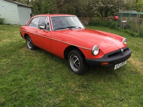 1975 MGB GT Rubber bumper in striking red For Sale