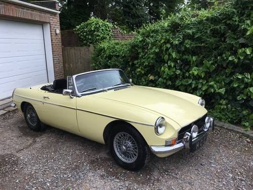 1971 MGB ROADSTER FINISHED IN PRIMROSE FROM HCC  For Sale