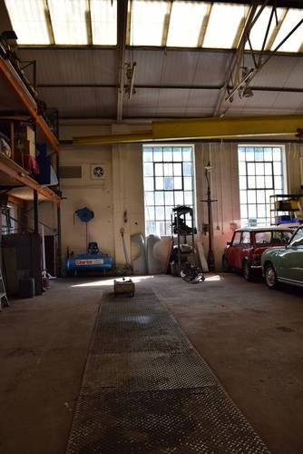 Classic Car Restoration workshop facilities for hire Devon A noleggio