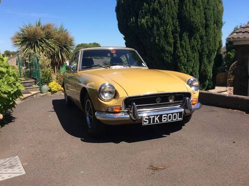 1972 Recently restored MGB GT in Autumn Gold VENDUTO