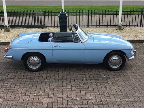 1963 MG MGB roadster - 'pull handle' - A1 TOP RESTORED! For Sale