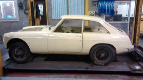 1969 MGC GT restored rolling body shell In vendita