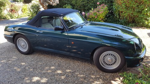1995 MG RV8. 2 seater classic sports car in British Rac SOLD