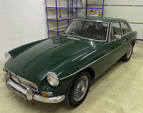 1969 MGB GT with wire wheels and chrome bumper For Sale