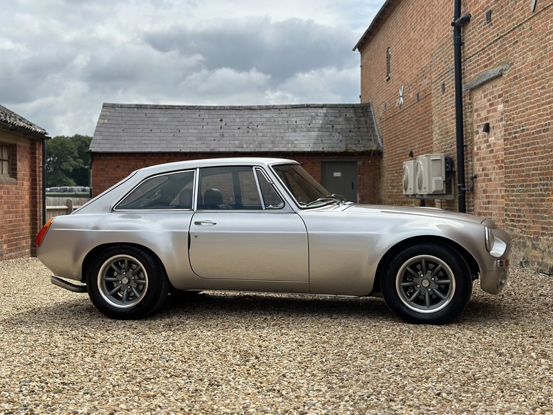 1977 MGB GT Sebring Style 3.9 V8 5 Speed. Stunning.