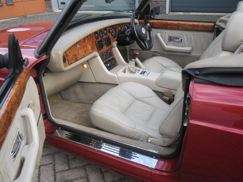 1994 MG RV8 - 4