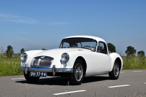 1960 MGA Coupe 1600 in Old English White In vendita