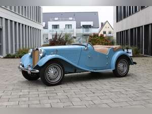 1952 A charming fully restored MG TD in Clipper Blue. For Sale (picture 2 of 12)