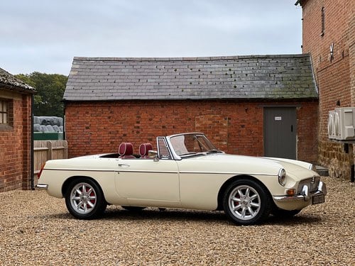 1966 MGB Roadster. MGOC 5 Speed & Engine Conversion VENDU