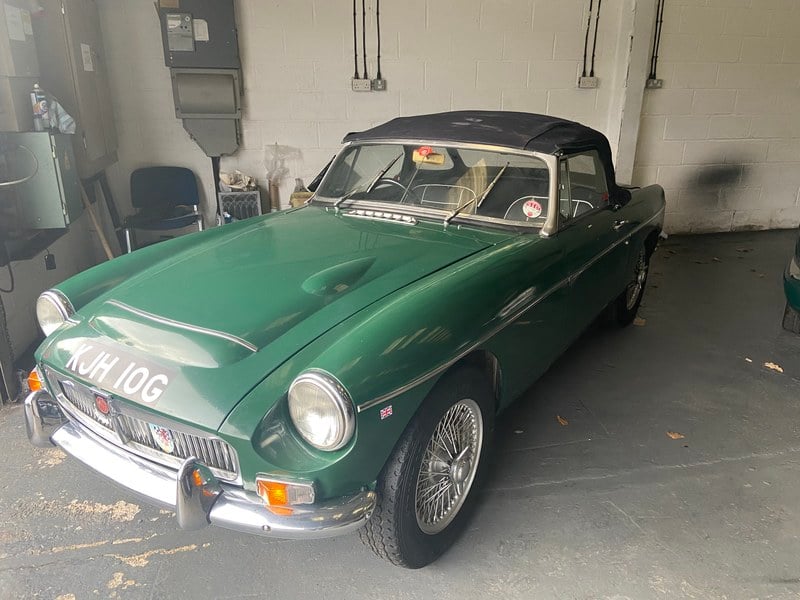 LONG TERM OWNER HUGE AMOUNT SPENT JUST REFURBISHED
