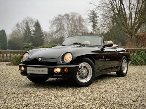 1994 MG RV8 | 1 of 18 cars in Solid Black| Mint condition For Sale