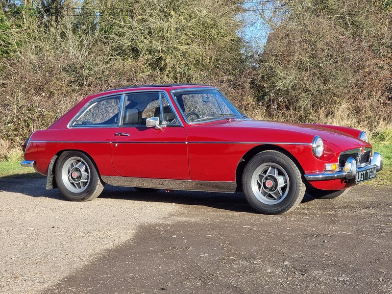 MG B GT, 1973, Damask Red