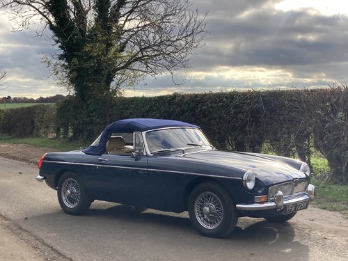 1972 MGB Roadster in blue with magnolia trim For Sale