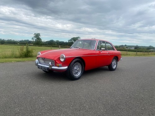 1966 MGB GT in red with black leather interior In vendita