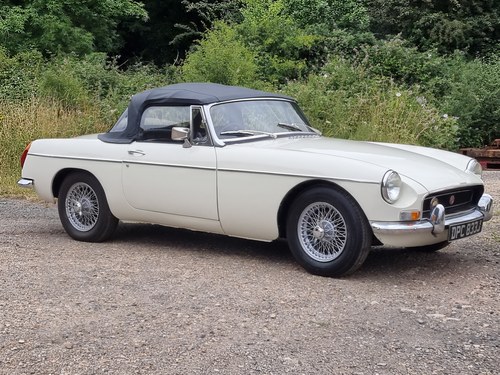 MG B Roadster, 1970, Old English White For Sale